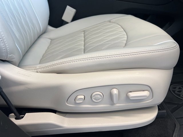 Used 2024 Buick Enclave Avenir w/ Avenir Technology Package image 12