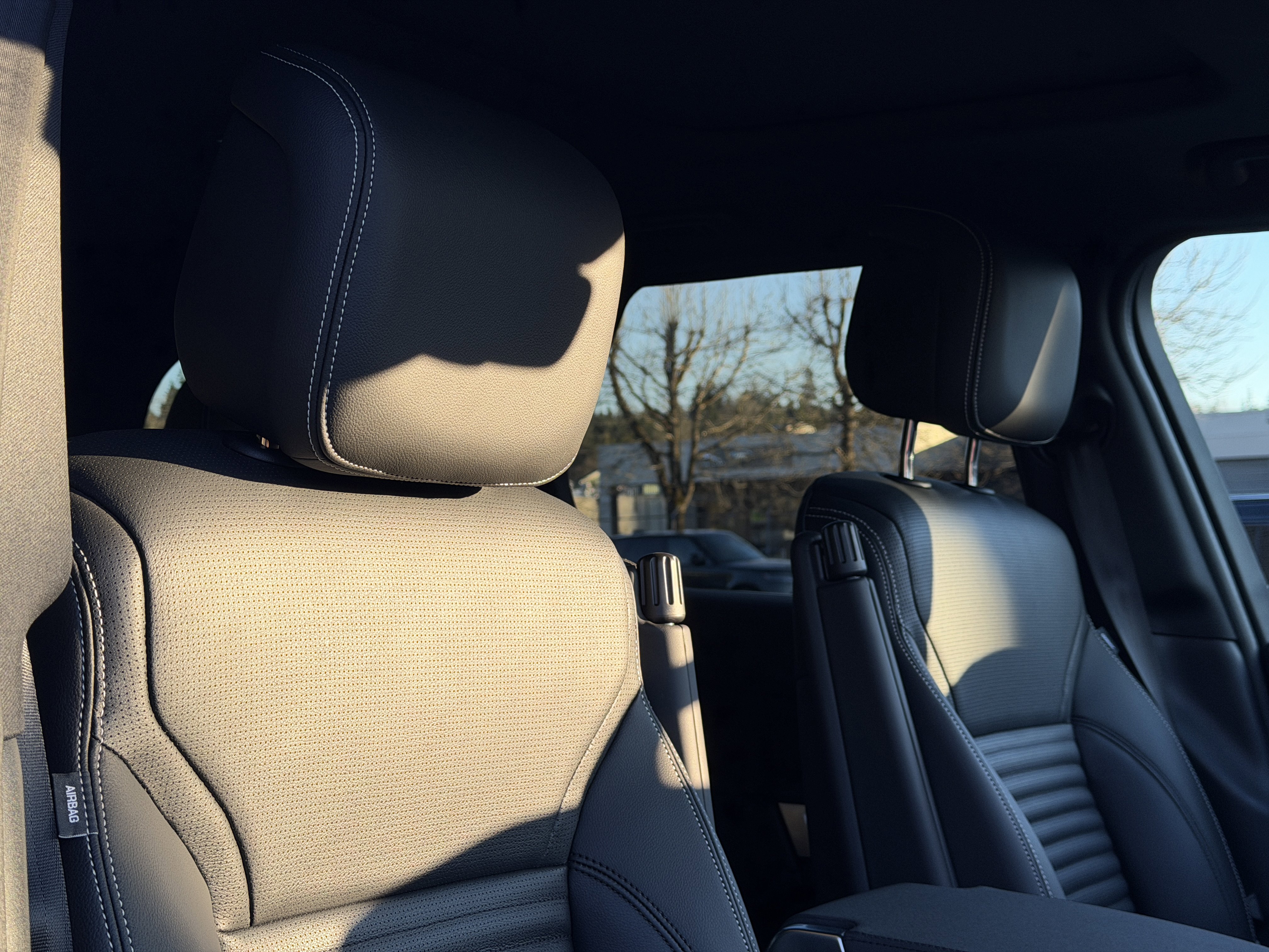 Certified 2025 Land Rover Discovery S image 13