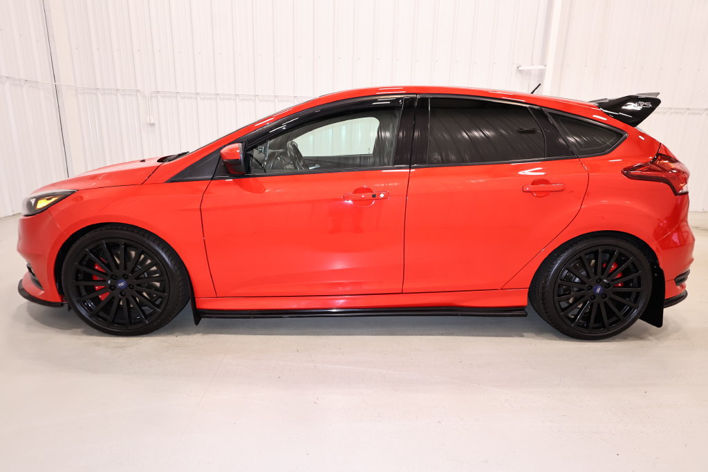 Used 2015 Ford Focus ST w/ Equipment Group 401A FWD image 5