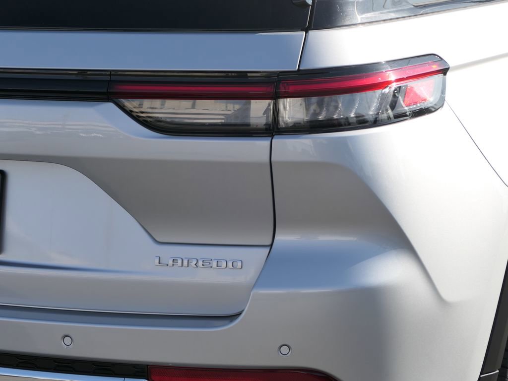 Used 2025 Jeep Grand Cherokee Laredo X w/ Luxury Tech Group I image 5