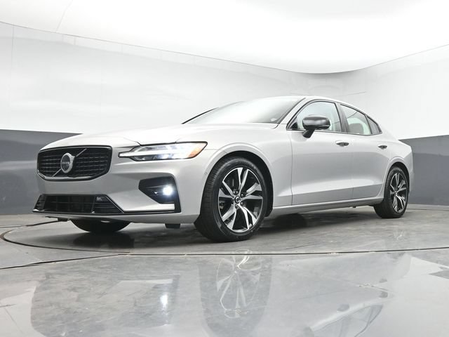 Used 2025 Volvo S60 B5 Plus AWD/4WD image 47