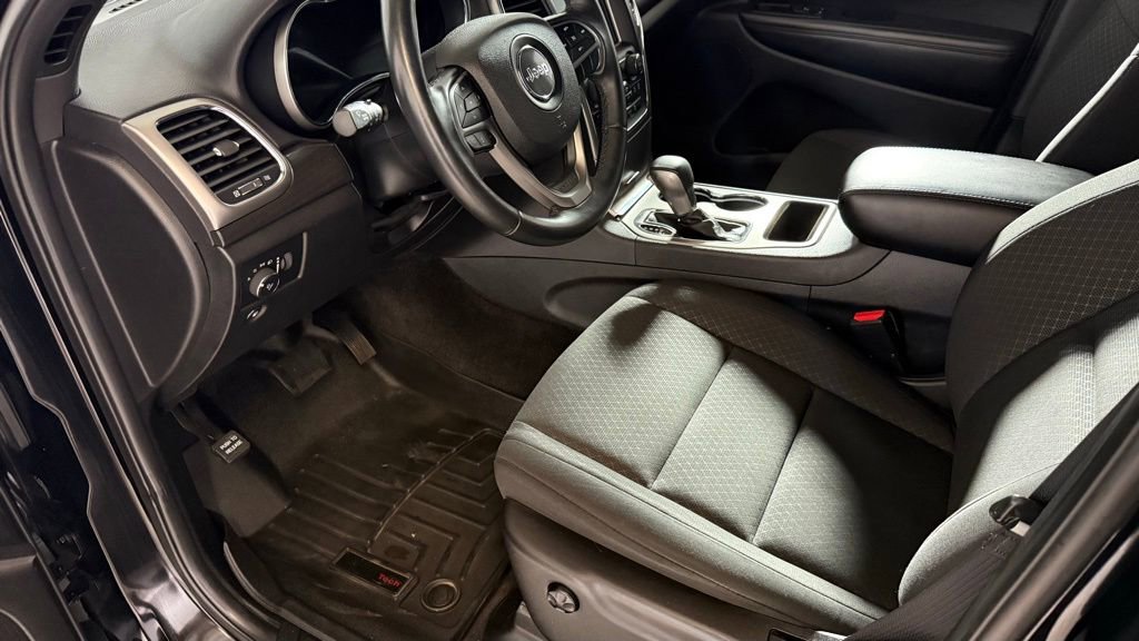 Used 2018 Jeep Grand Cherokee Laredo image 12
