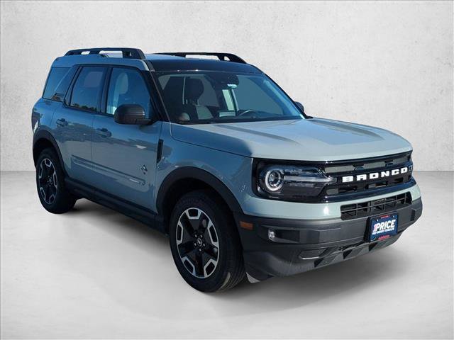 Used 2023 Ford Bronco Sport Outer Banks w/ Tech Package AWD/4WD image 3
