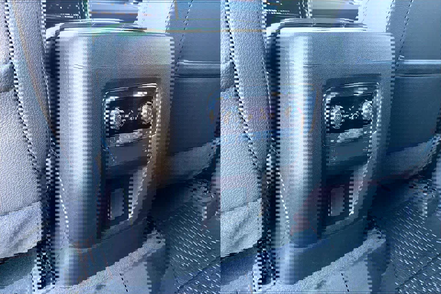 Used 2025 GMC Yukon Denali w/ LPO, Floor Liner Package image 33