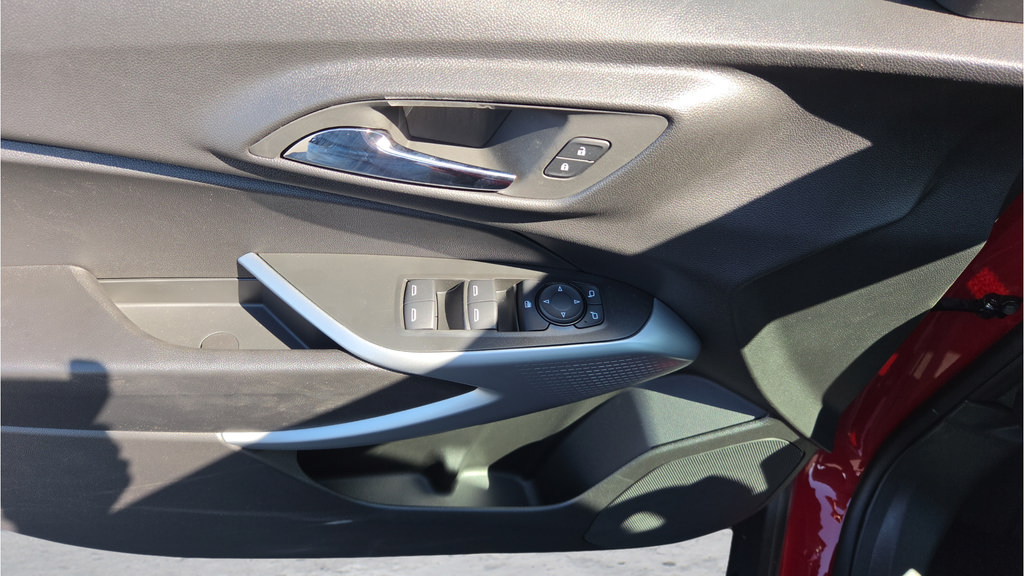 New 2026 Chevrolet Trax RS FWD image 42
