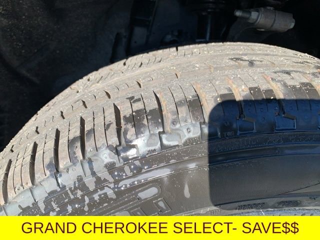 New 2025 Jeep Grand Cherokee Limited w/ Black Appearance Package image 12