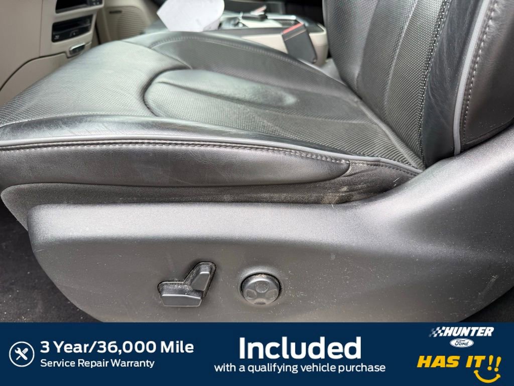 Used 2019 Chrysler Pacifica Limited w/ Advanced Safetytec Group FWD image 4