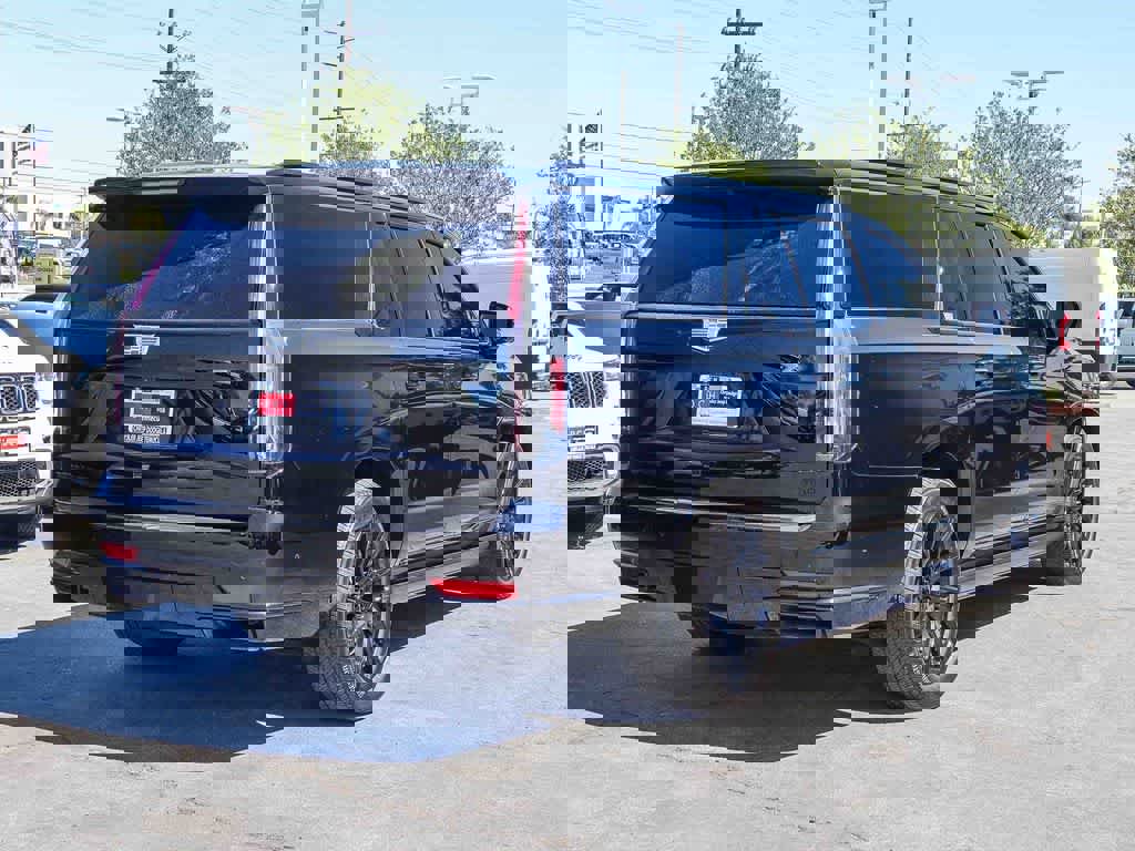 Used 2023 Cadillac Escalade ESV Sport w/ LPO, ONYX Package image 4