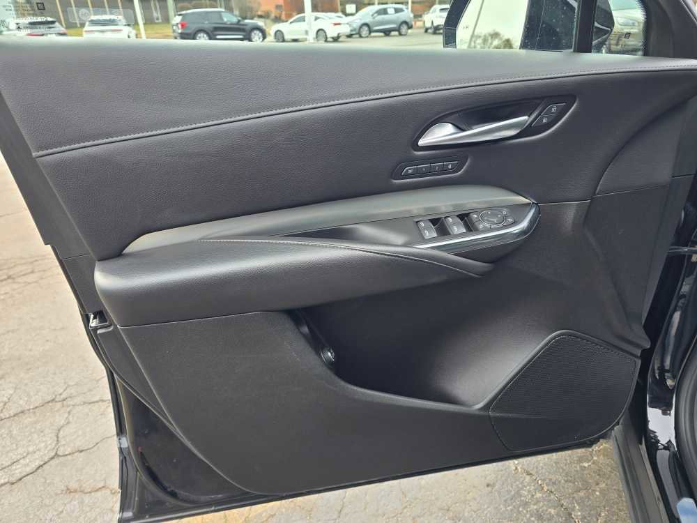 Used 2023 Cadillac XT4 Premium Luxury image 14