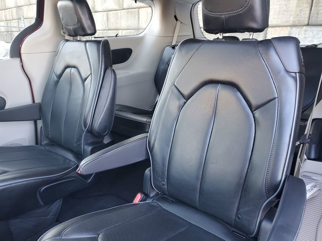 Used 2019 Chrysler Pacifica Limited w/ Tire & Wheel Group image 36