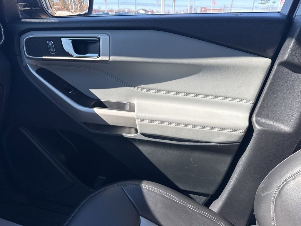 Used 2022 Ford Explorer XLT w/ Equipment Group 202A image 23