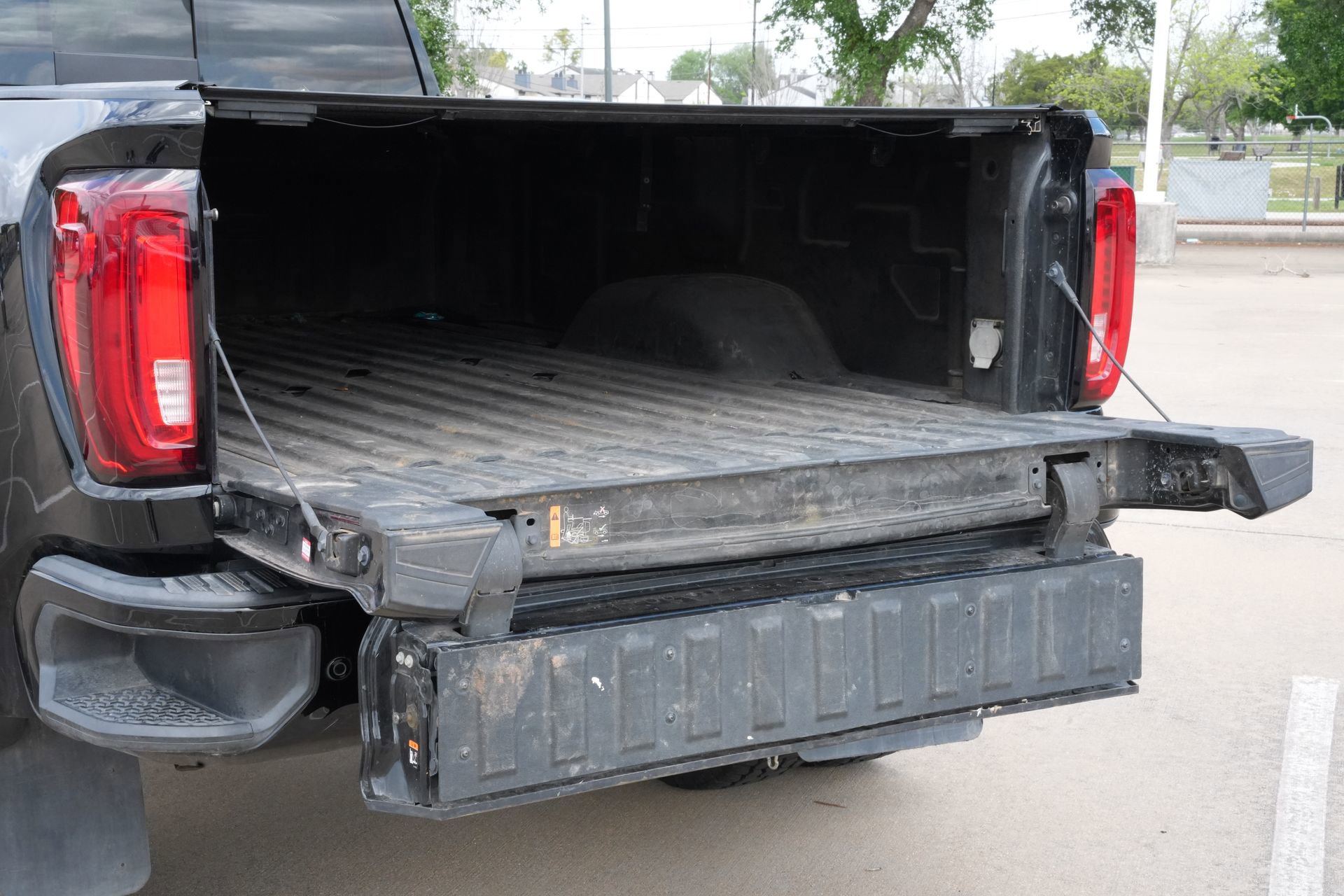 Used 2022 GMC Sierra 3500 Denali w/ Denali Ultimate Package image 18