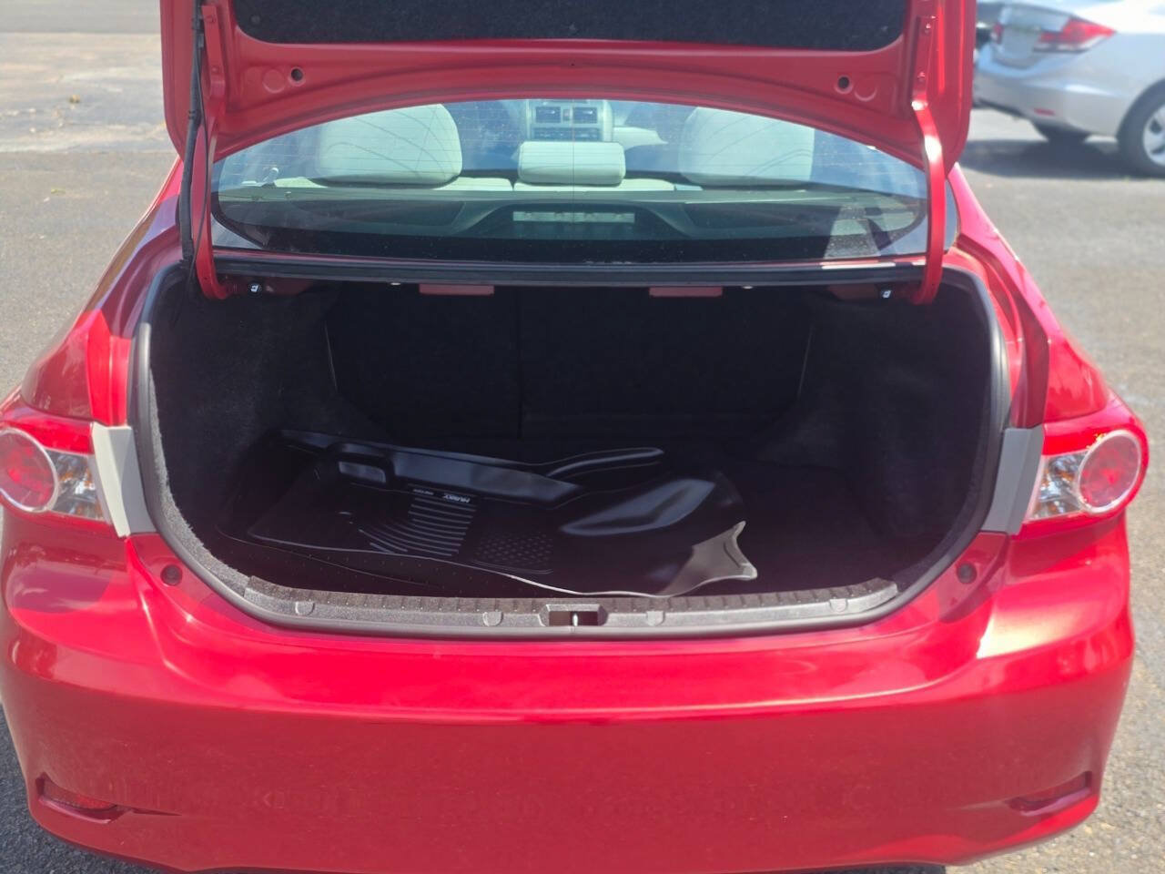 Used 2012 Toyota Corolla LE FWD image 19