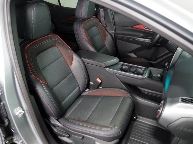 Used 2025 Chevrolet Equinox EV RS FWD image 2