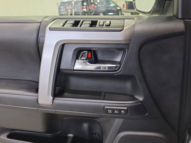 Used 2022 Toyota 4Runner Limited AWD/4WD image 20