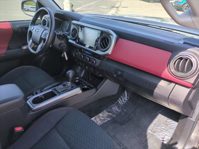 Used 2022 Toyota Tacoma SR5 w/ Technology Package image 29