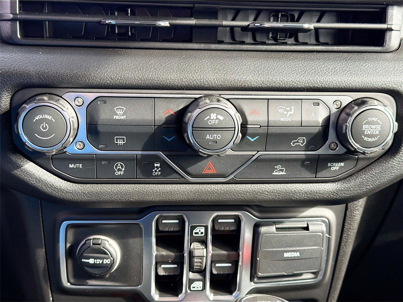 New 2026 Jeep Gladiator Sport AWD/4WD image 15