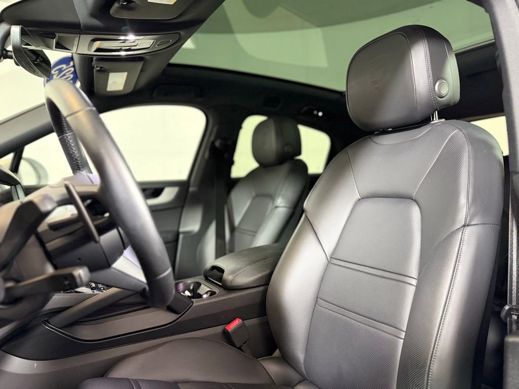 Used 2025 Porsche Cayenne Coupe w/ Premium Package Plus image 20