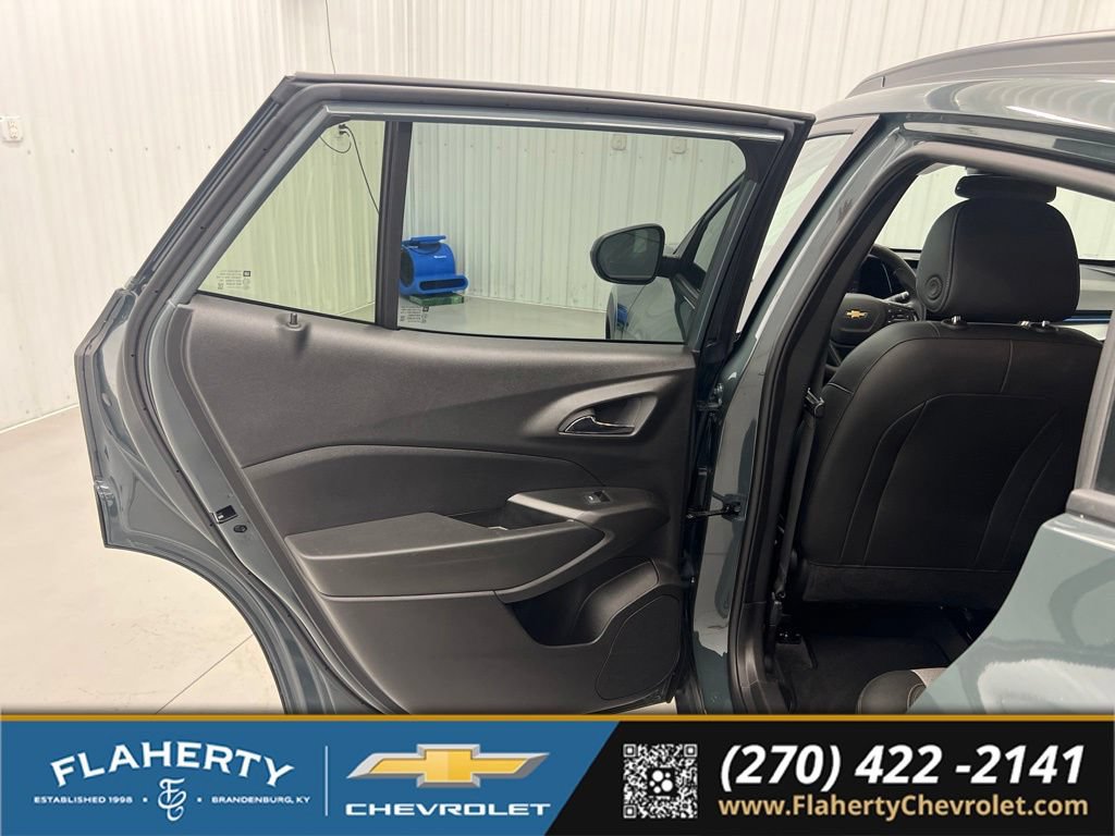 Used 2025 Chevrolet Trax LT FWD image 10