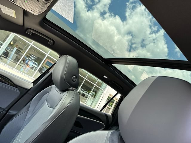 Certified 2025 Volkswagen Tiguan SE R-Line AWD/4WD image 31