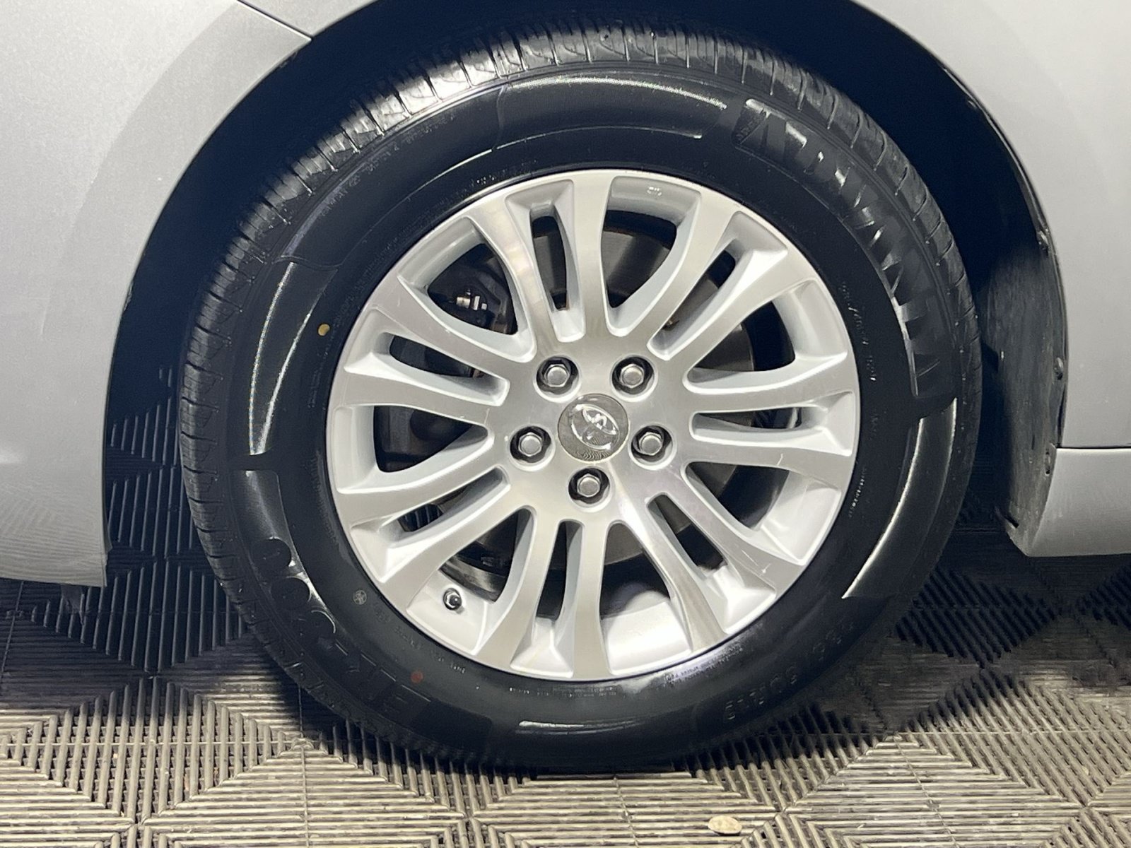 Used 2017 Toyota Sienna XLE w/ XLE Navigation Package FWD image 12