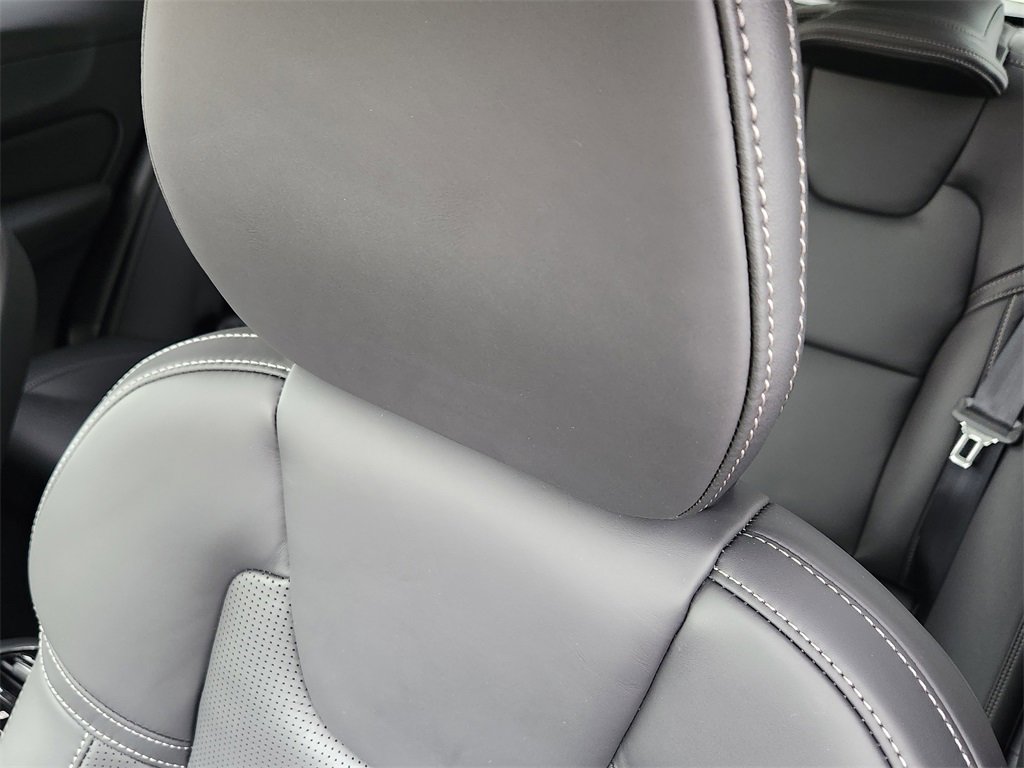 New 2026 Volvo XC60 B5 Ultra w/ Climate Package image 5