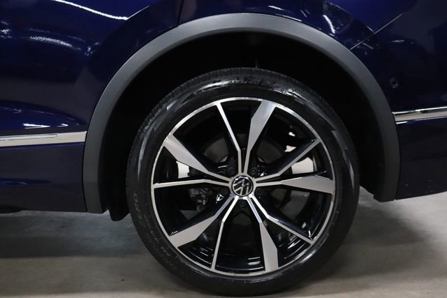 Used 2022 Volkswagen Tiguan SEL R-Line AWD/4WD image 38