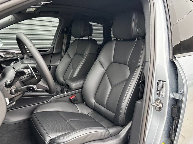 Certified 2026 Porsche Macan S AWD/4WD image 5