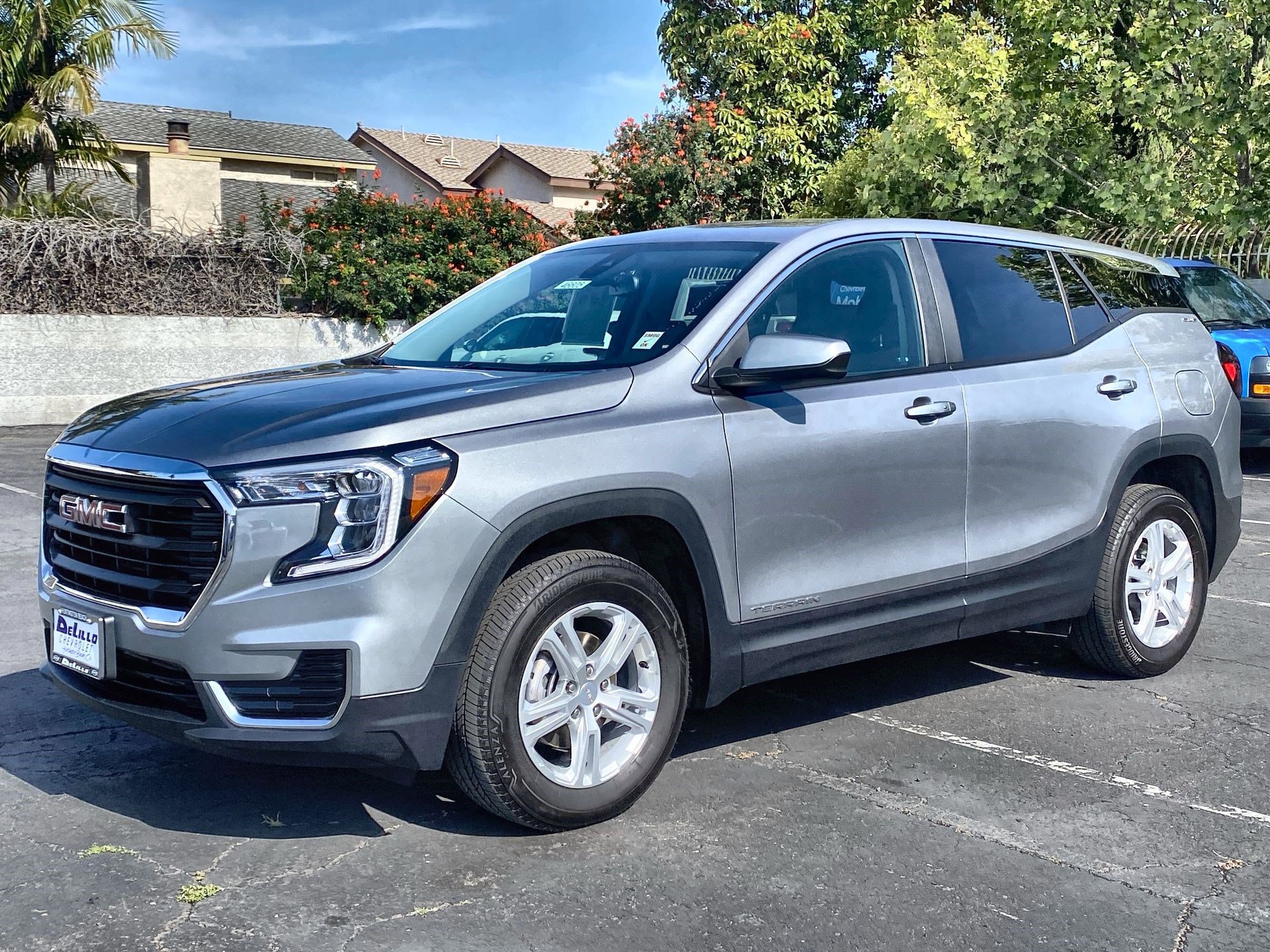 Used 2024 GMC Terrain SLE image 2