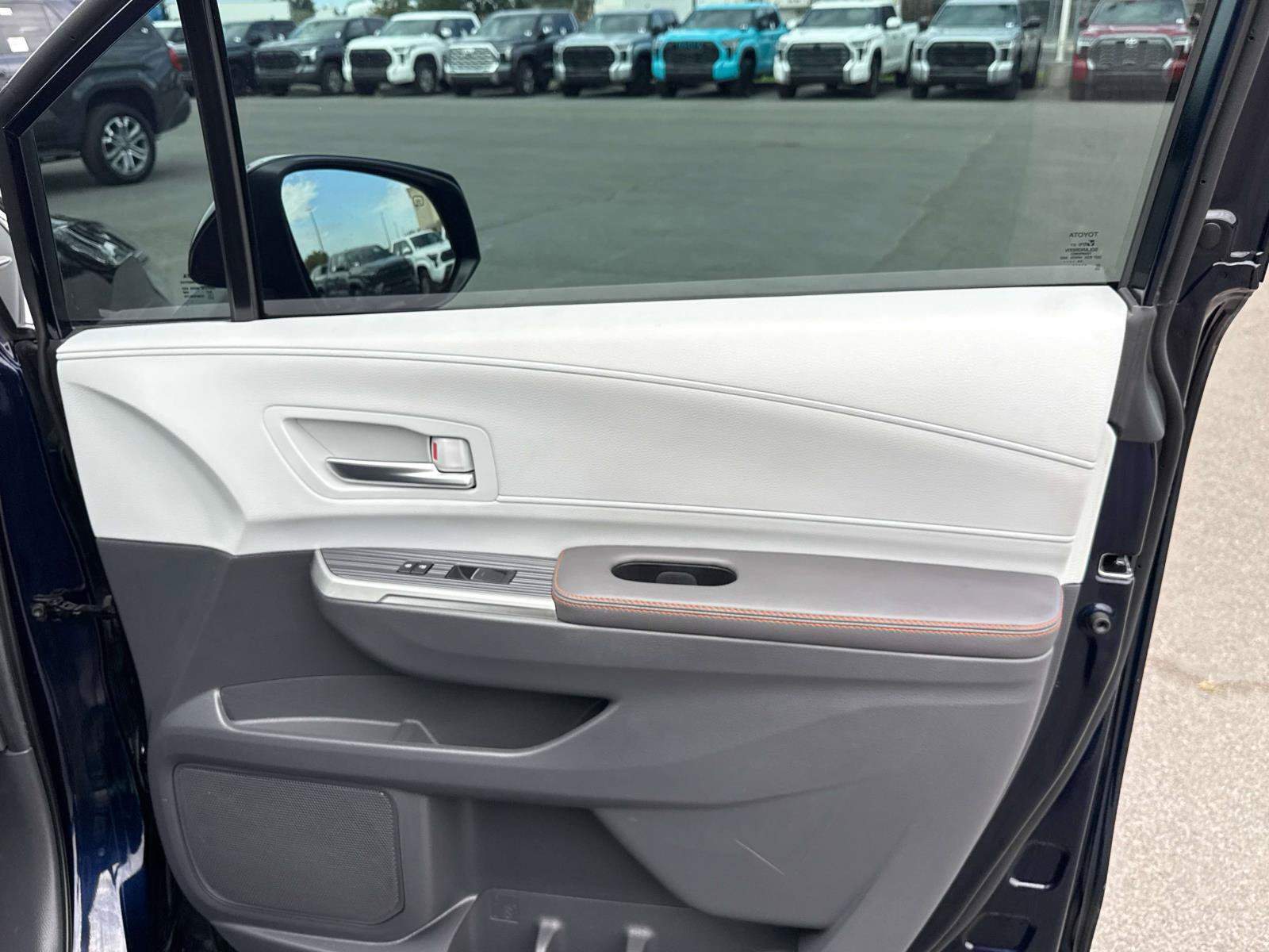 Used 2024 Toyota Sienna XSE FWD image 21