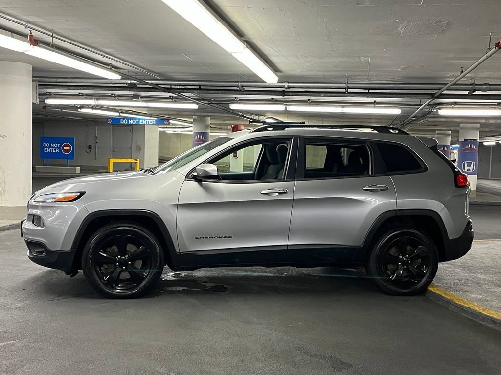 Used 2015 Jeep Cherokee Latitude w/ Comfort/Convenience Group AWD/4WD image 31