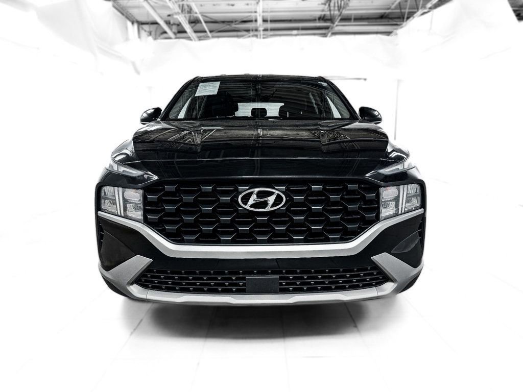 Used 2021 Hyundai Santa Fe SE FWD image 2
