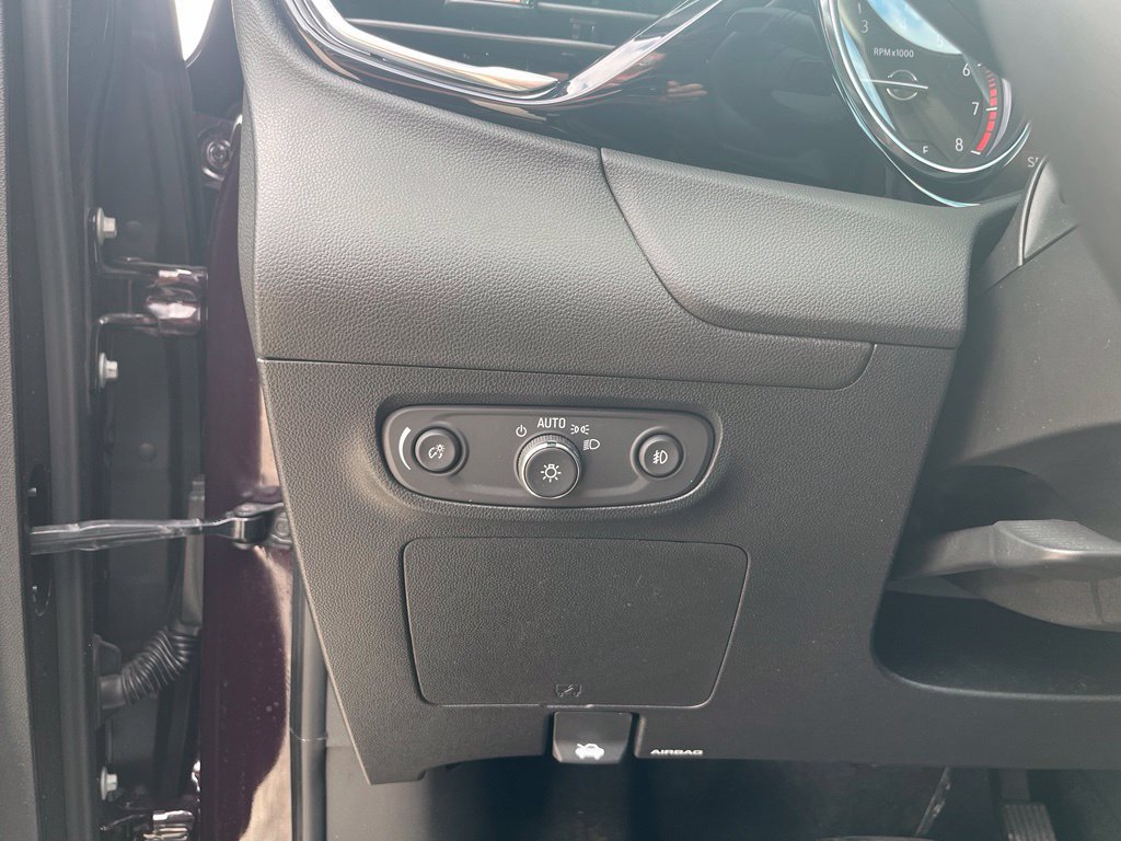 Used 2021 Buick Encore GX Essence AWD/4WD image 23