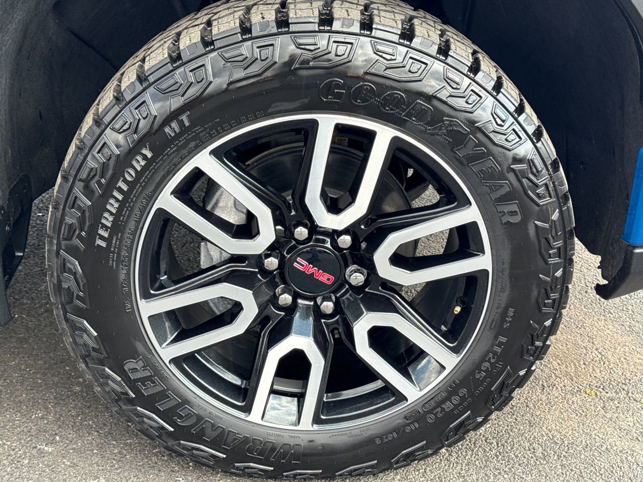 Used 2024 GMC Sierra 1500 AT4 w/ Technology Package image 9