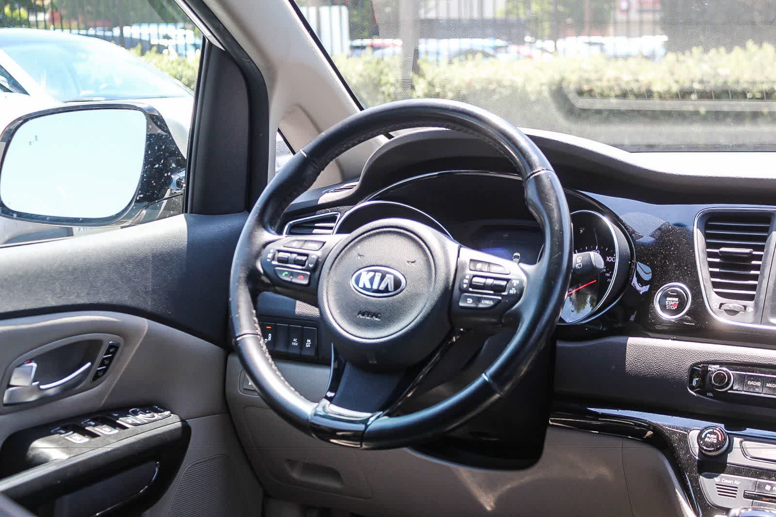 Used 2015 Kia Sedona SX FWD image 19