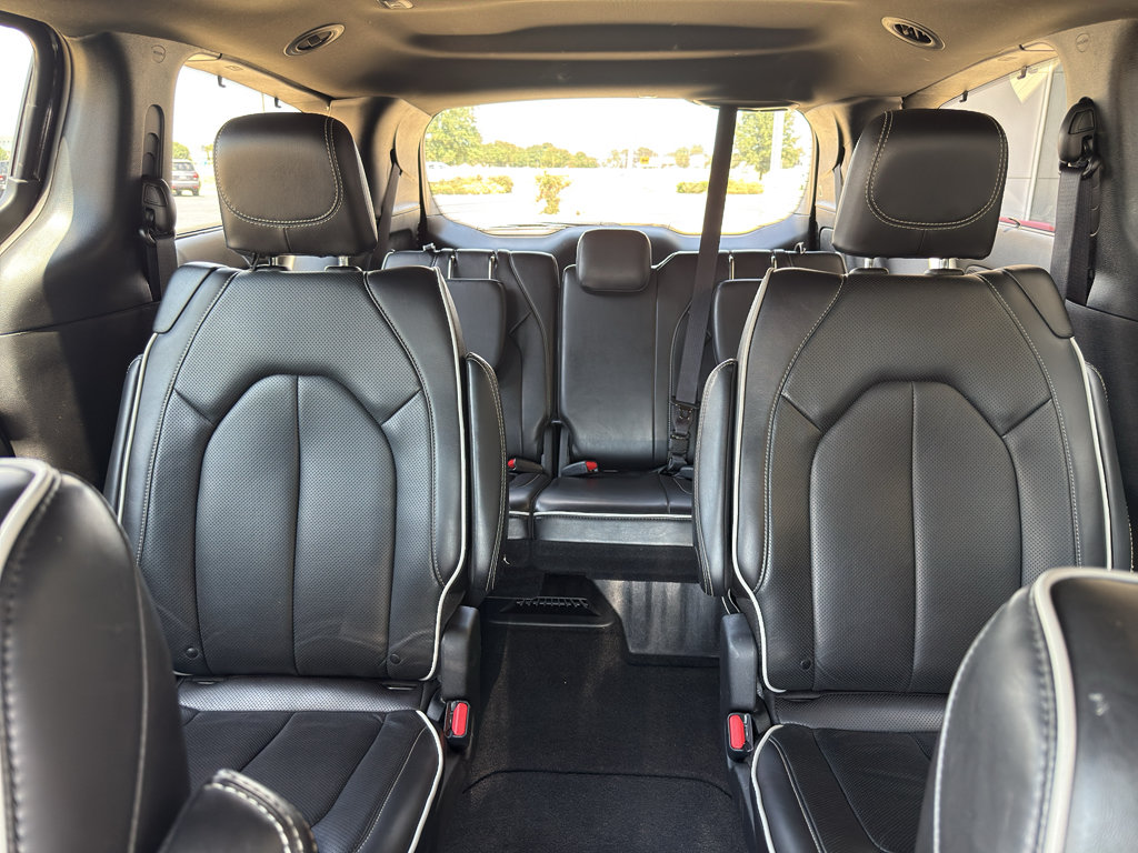 Used 2025 Chrysler Pacifica Limited FWD image 26