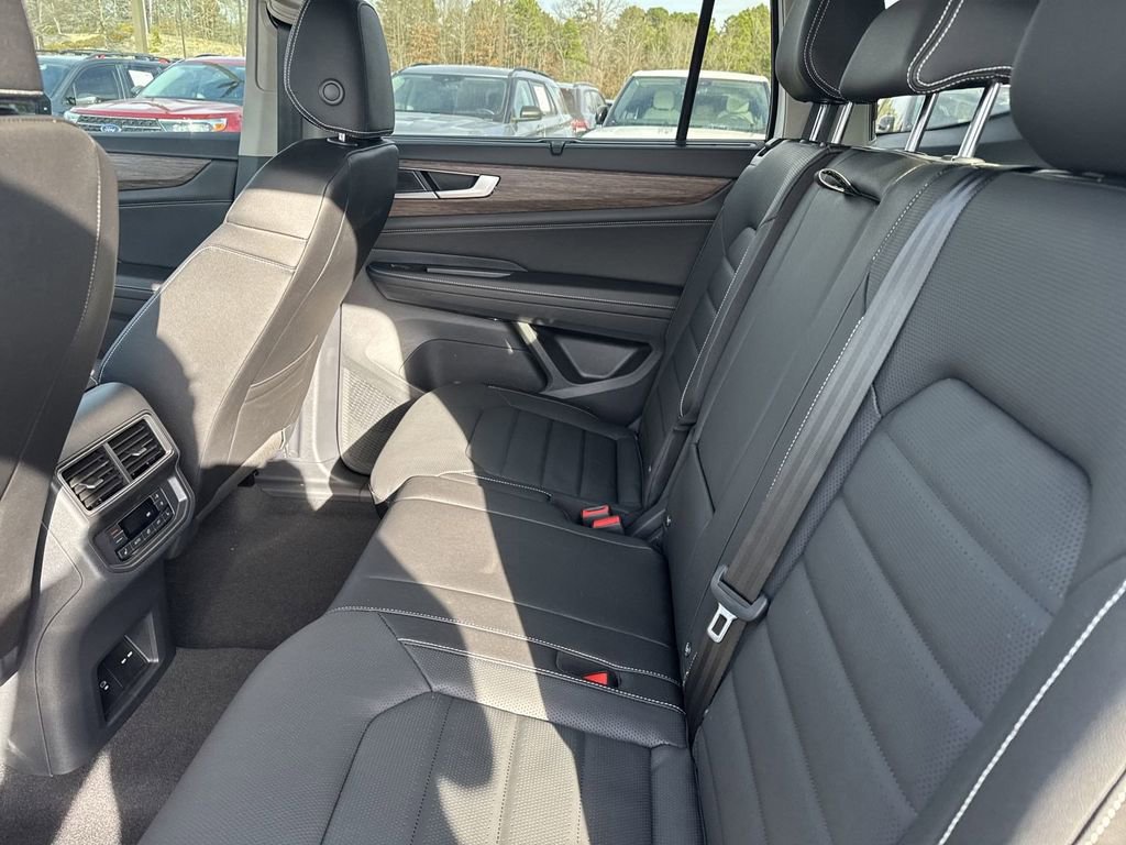 New 2025 Volkswagen Atlas SEL image 12