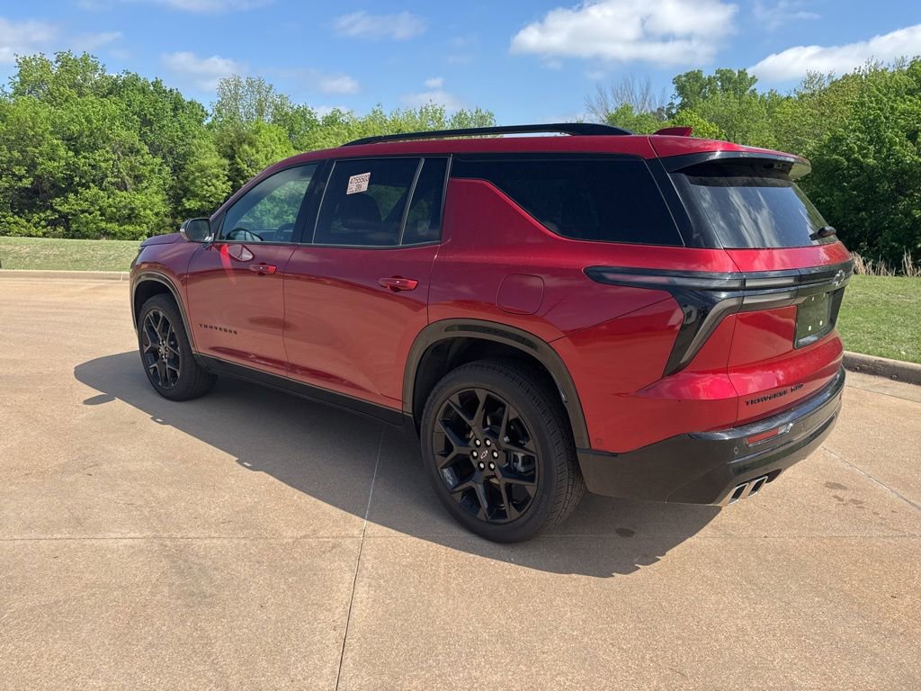 Used 2025 Chevrolet Traverse RS image 2