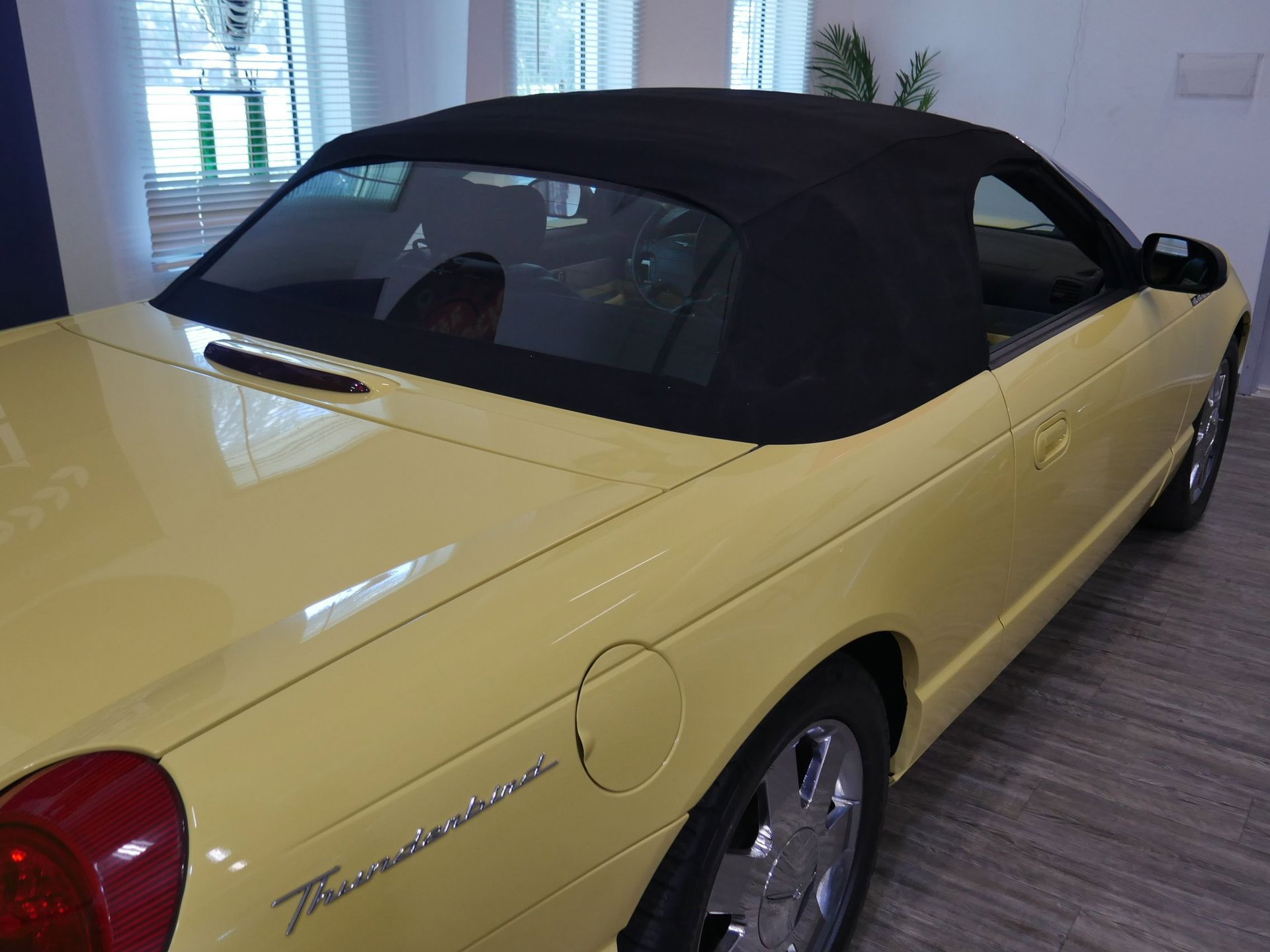 Used 2002 Ford Thunderbird RWD image 6