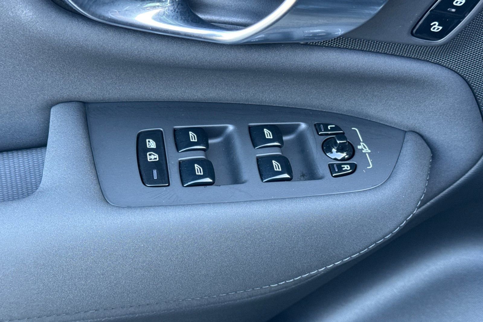 Certified 2026 Volvo XC90 B6 Core AWD/4WD image 11