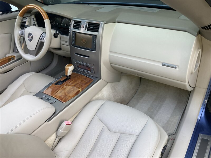 Used 2005 Cadillac XLR RWD image 19