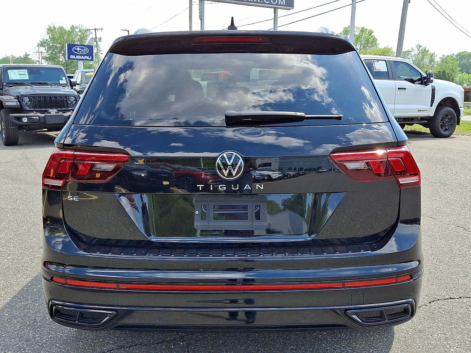 Used 2023 Volkswagen Tiguan SE R-Line FWD image 5
