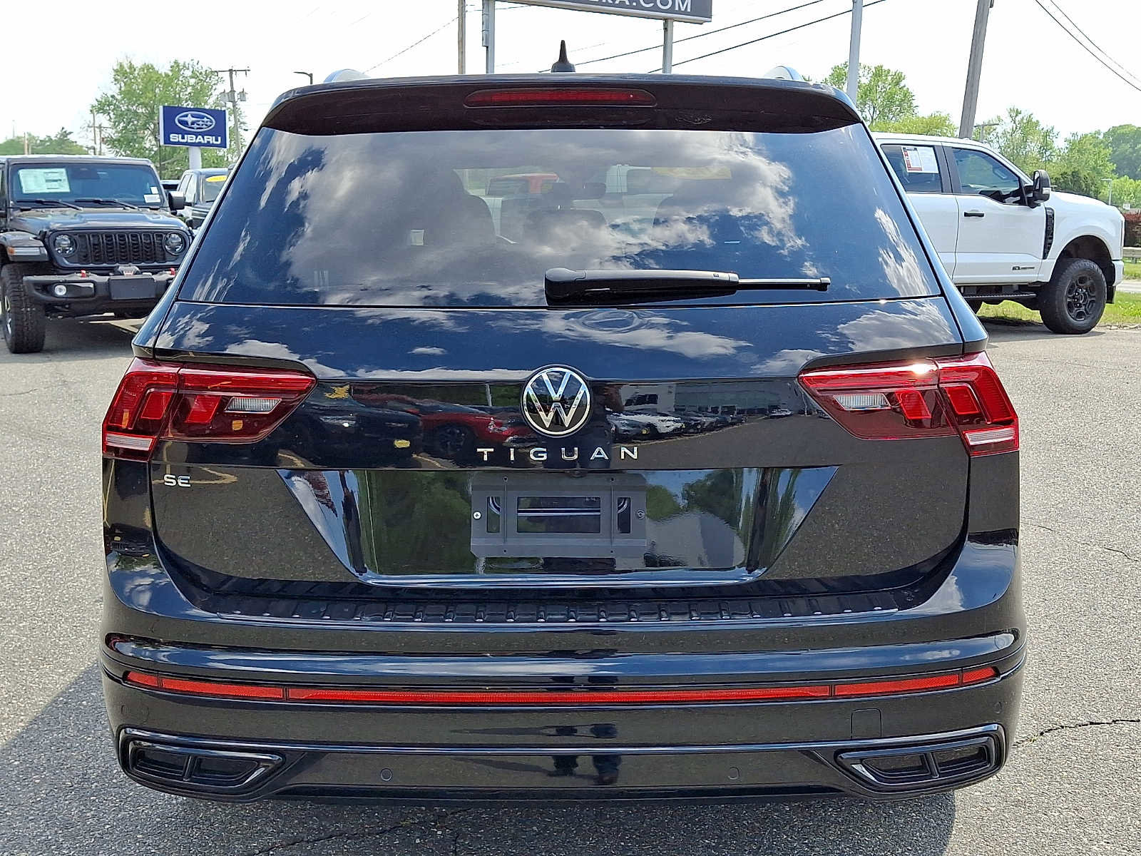 Used 2023 Volkswagen Tiguan SE R-Line FWD image 5