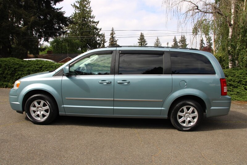 Used 2010 Chrysler Town & Country Touring FWD image 12