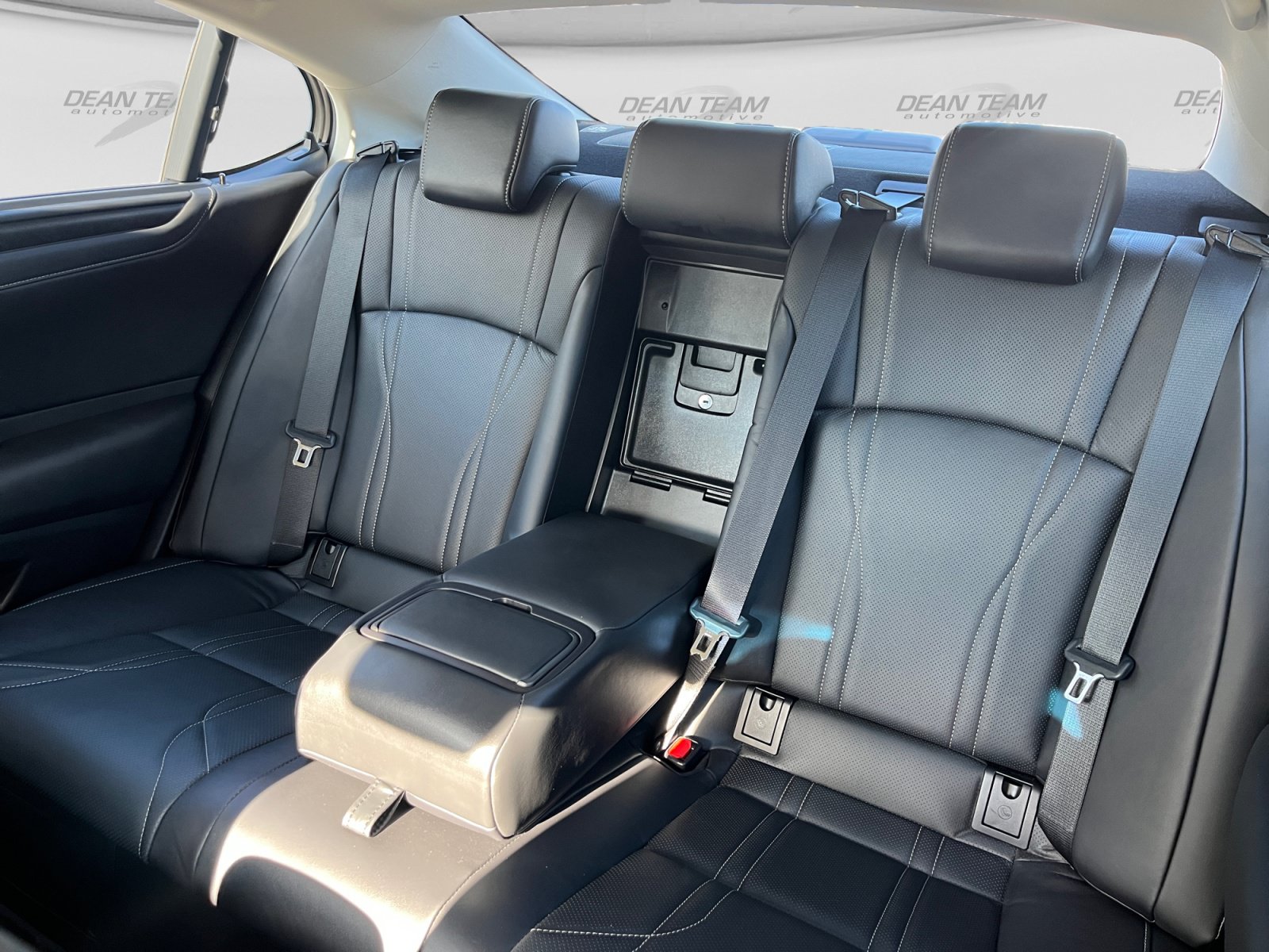 Used 2025 Lexus ES 300h Ultra Luxury w/ Accessory Package (Z2) FWD image 13