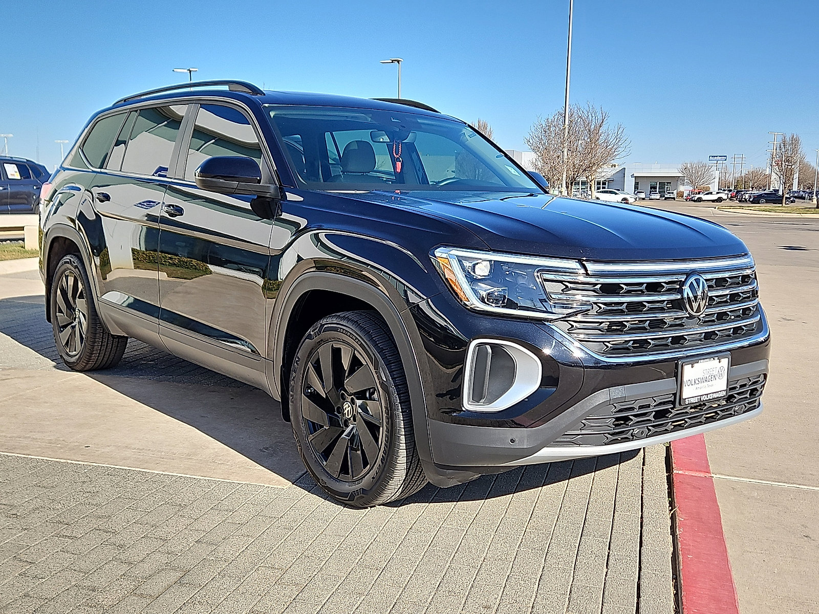 New 2025 Volkswagen Atlas SE image 4