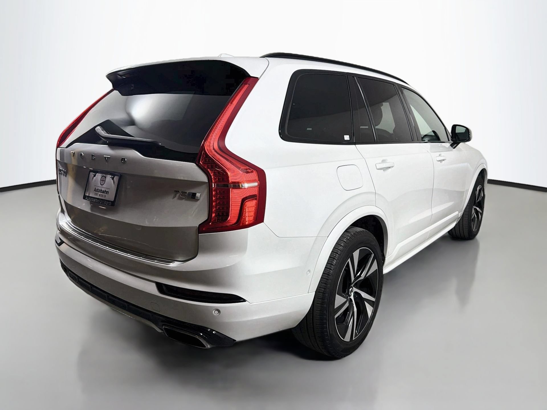 Used 2020 Volvo XC90 T5 R-Design w/ Protection Package Premier AWD/4WD image 6