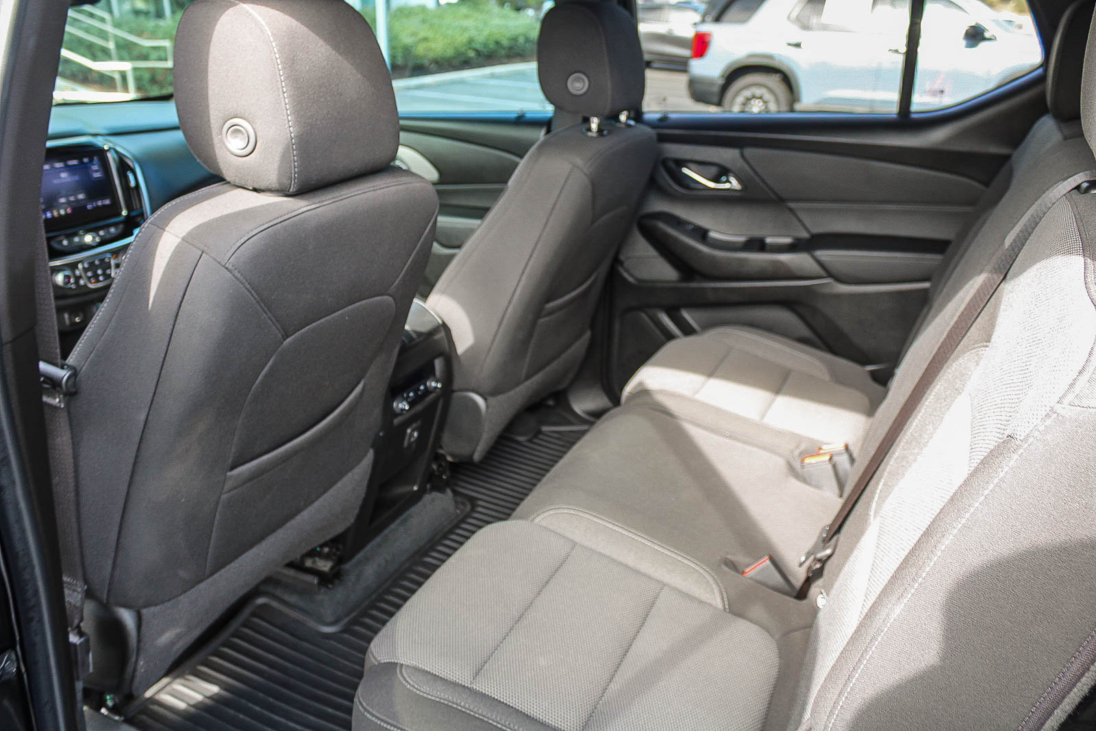 Used 2022 Chevrolet Traverse LT FWD image 20