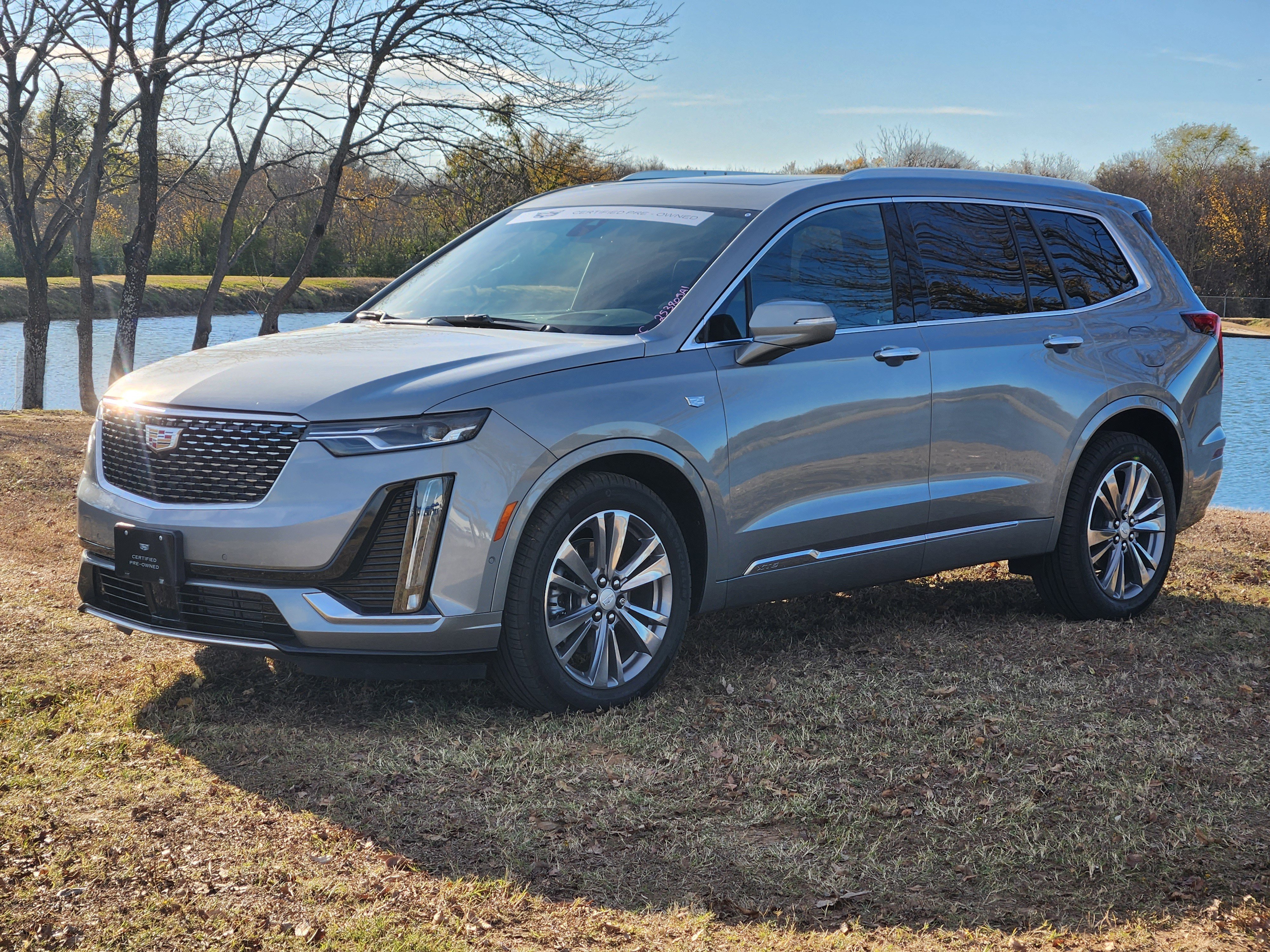 Used 2025 Cadillac XT6 Premium Luxury w/ Technology Package image 3