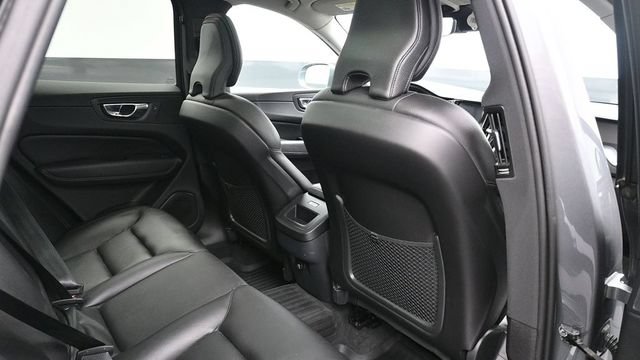 Used 2019 Volvo XC60 T6 Momentum w/ Advanced Package AWD/4WD image 16